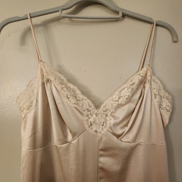 Vtg Vassarette nylon nude slip dress lace Slit in front  size‎ 36 TT - Picture 3 of 6
